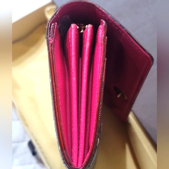 Louis Vuitton Monogram Zippy Wallet - Picture 8 of 16